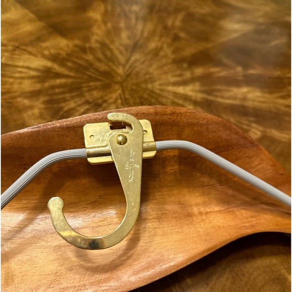 Chic Louis Vuitton hanger for men, women, and especially for vacation travel. - Picture 1 of 5